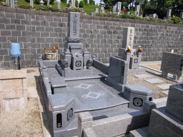 堺市鉢ヶ峰霊園6㎡区画 神戸東西型9寸墓石①