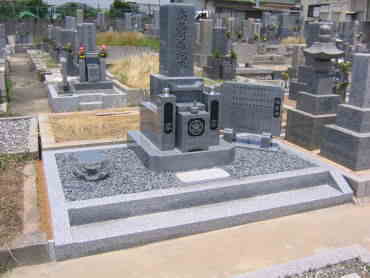 墓所完成写真9 | 大阪府和泉市 墓地 神戸型墓石9寸 霊標 通し階段型外柵 完成写真